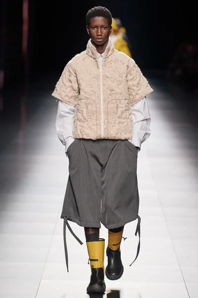 Look 27